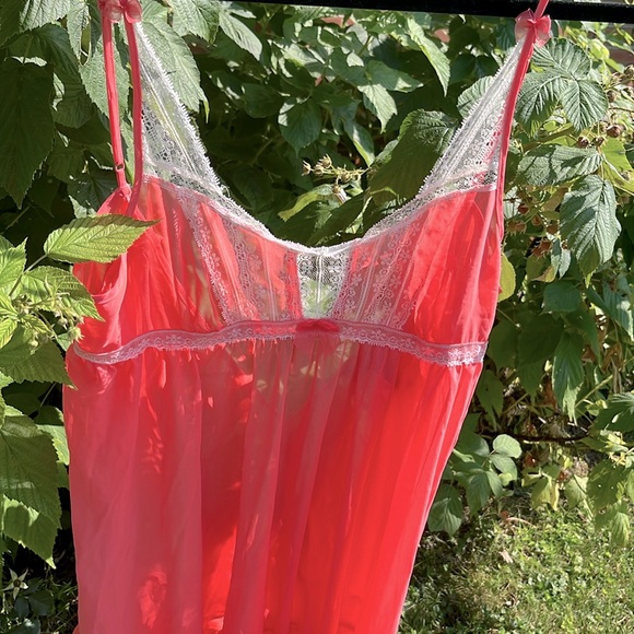 EUC Betsey Johnson Intimates, Coral,M - Picture 1 of 9